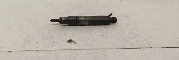Audi A6 S6 C4 4A Fuel injector 046130201B