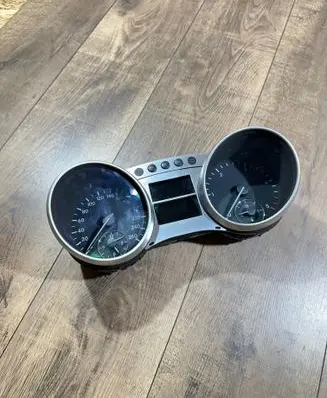Mercedes-Benz R W251 Speedometer (instrument cluster) A2515408947 A2514420321 A2515404111