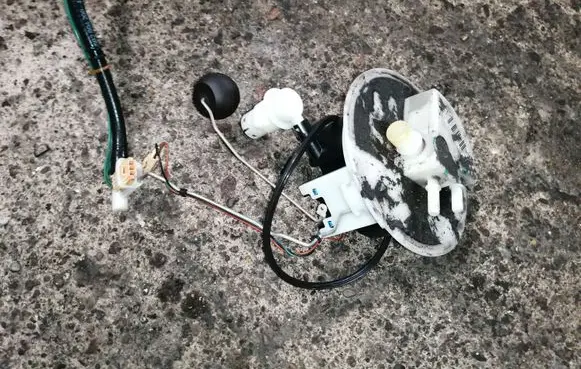 Audi A4 S4 B8 8K Fuel level sensor 8K0201301C