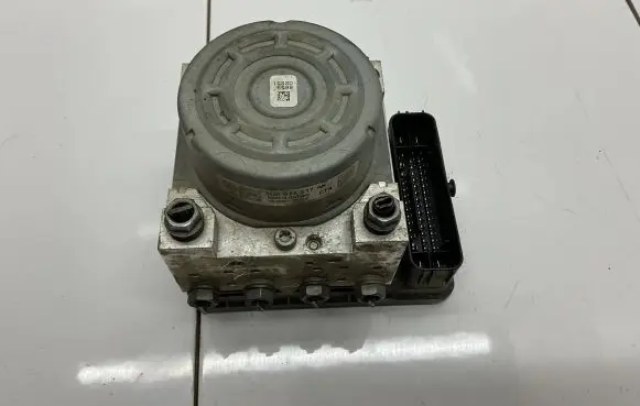 Volkswagen Golf VII ABS Pump 5Q0907379AE 5Q0614517AK