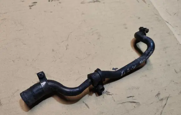 Jeep Cherokee XJ Engine coolant pipe/hose