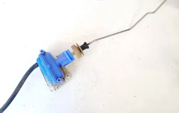 Audi 80 90 S2 B4 Central locking vacuum pump 893862153d