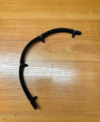 BMW 5 E39 Fuel injector supply line/pipe 