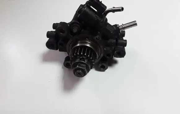 Nissan Navara D23 Fuel injection high pressure pump 167008683R