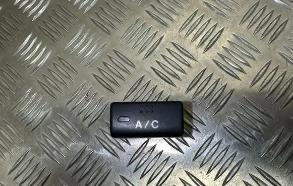 Rover Rover Air conditioning (A/C) switch YUG101730PMP