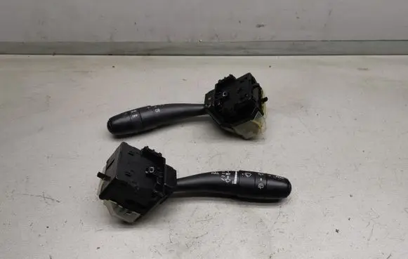 Wiper turn signal indicator stalk/switch