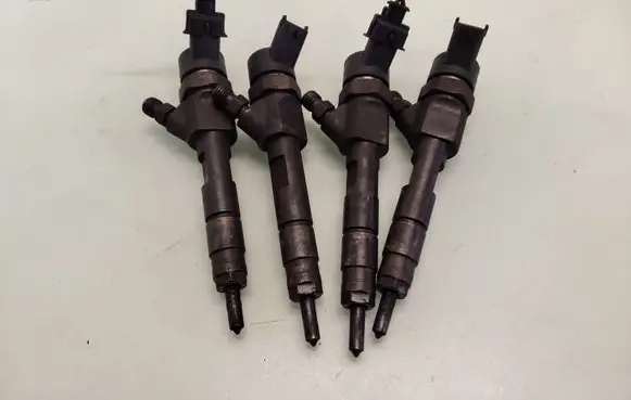 Renault Trafic II (X83) Fuel injectors set 0445110146