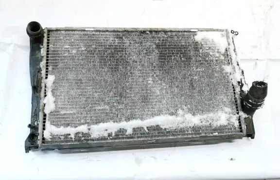 BMW 1 E81 E87 Coolant radiator 778890109 7788901-09