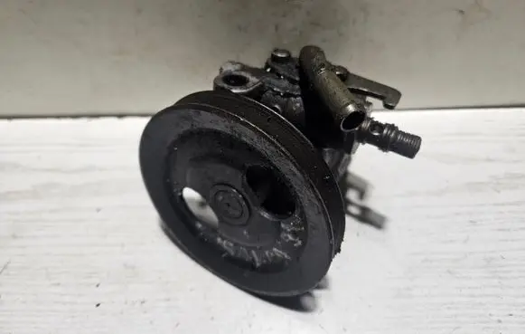 Mitsubishi Galant Power steering pump 0Y0578 0Y058