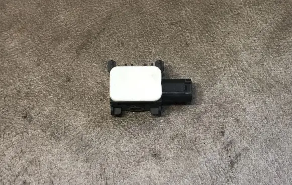 Mercedes-Benz R W251 Airbag deployment crash/impact sensor 0038202826