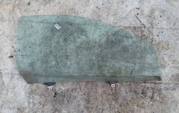 Toyota Yaris Front door window glass four-door AS2