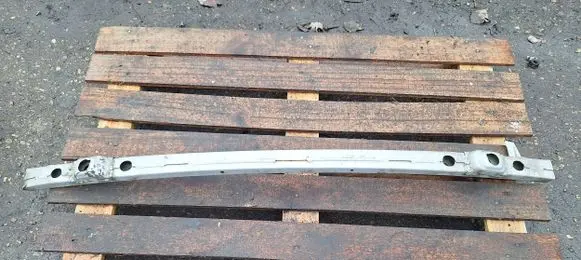 Toyota Avensis T220 Front bumper cross member