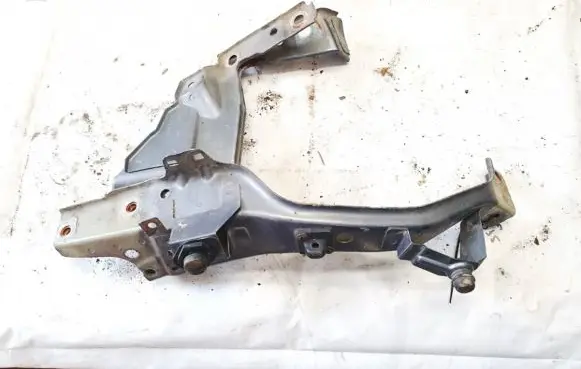 Opel Zafira B Radiator support slam panel