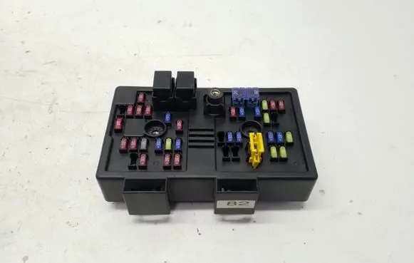 Chevrolet Captiva Fuse module 96821082