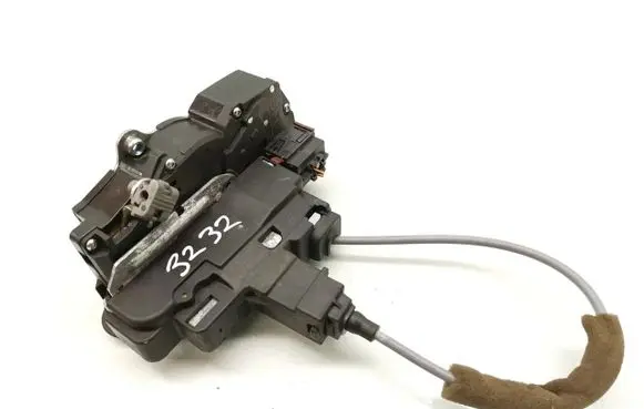 Opel Antara Rear door lock