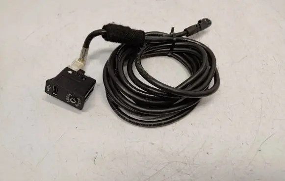 BMW X3 F25 USB socket connector 9237653 84109237653 61319129651