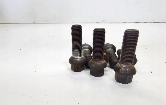 Audi Q3 8U Nuts/bolts 