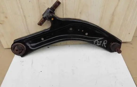 Nissan X-Trail T32 Front lower control arm/wishbone 65566556