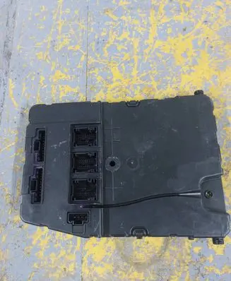 Renault Scenic II - Grand scenic II Fuse module 8200525384 S118490150