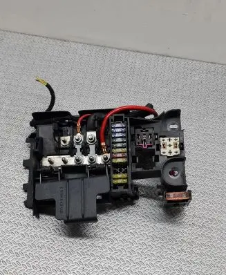 Audi A8 S8 D3 4E Fuse module 8A0937530 PA66GF