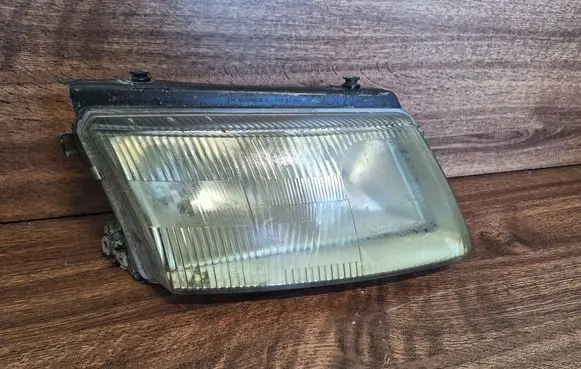 Volkswagen PASSAT B5 Headlight/headlamp 14742600