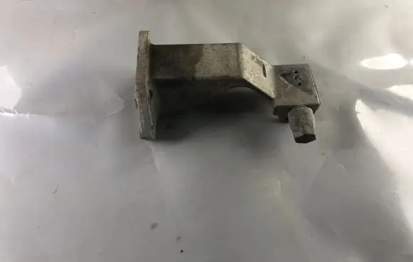 Mitsubishi Pajero Pinin Engine mounting bracket