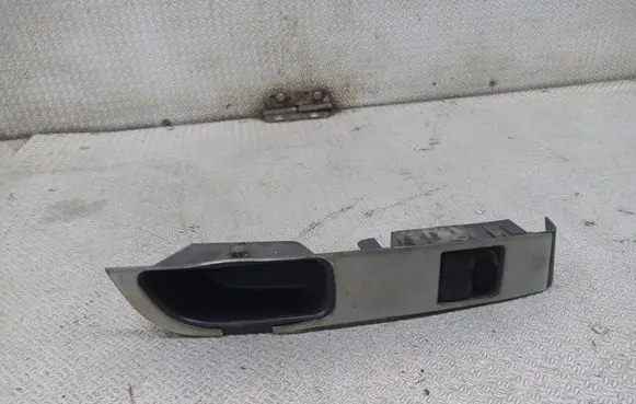 Nissan Micra Electric window control switch 80991AX100
