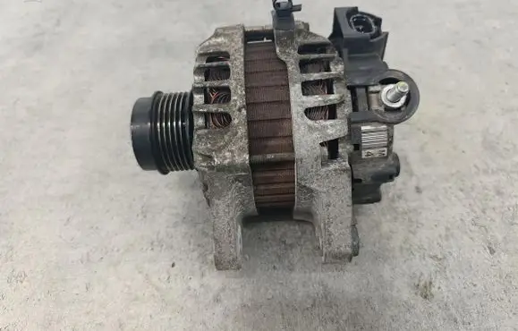Hyundai ix20 Generator/alternator 373002B700