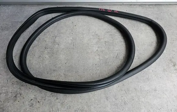 Jeep Grand Cherokee (WJ) Front door rubber seal 