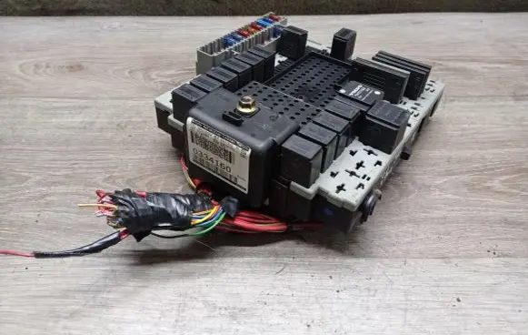 Volvo V70 Fuse box set 8645410 8645411 0334160
