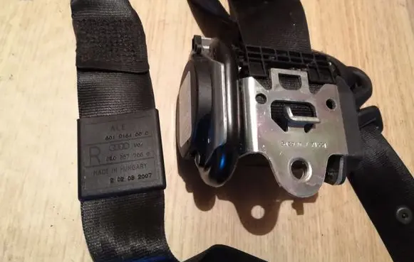 Audi A4 S4 B7 8E 8H Front seatbelt