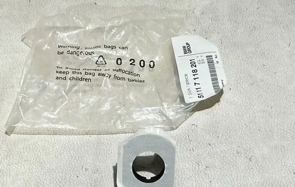 BMW 3 E90 E91 Front parking sensor holder (PDC) 7118201