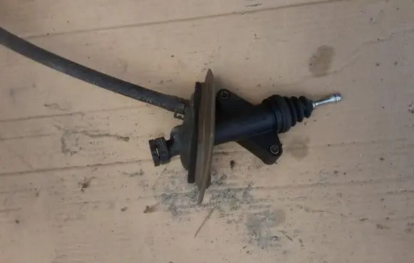 Ford Mondeo Mk III Clutch slave cylinder 
