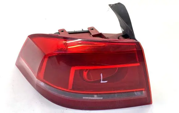 Volkswagen PASSAT B7 Rear/tail lights 3AE945095F