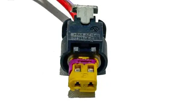 Volkswagen Golf VII Fuel injector wires 4F0973702A 21931
