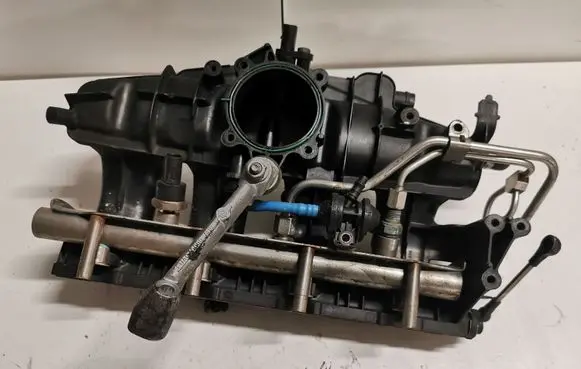 Audi A4 S4 B7 8E 8H Intake manifold 06F133201N