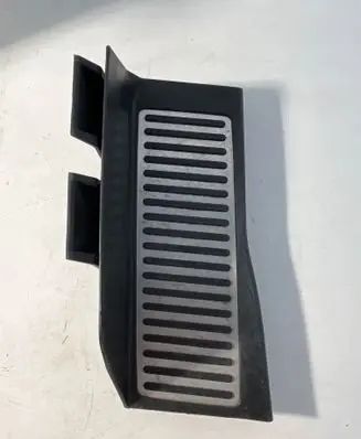 Chevrolet Corvette C8 Foot area side trim 84615374