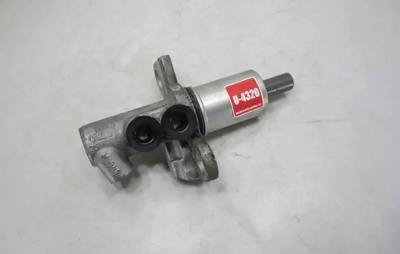 Audi A4 S4 B6 8E 8H Clutch master cylinder 