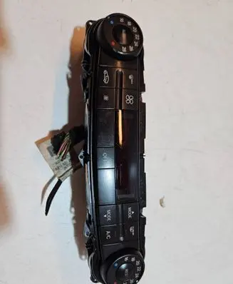 Mercedes-Benz E W211 Climate control unit 2118302290 00020808