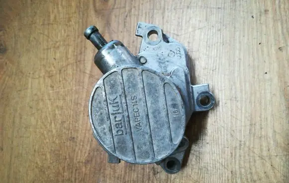 Audi A3 S3 8L Vacuum pump 038145229