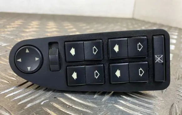 BMW 5 E39 Electric window control switch 8368966 157424 9751