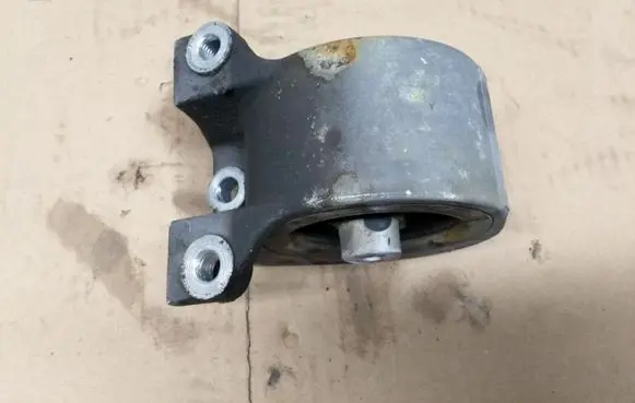 Nissan Primera Engine mount bracket 112122F200