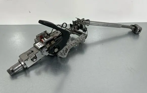 Audi Q3 8U Steering wheel axle 5N1419502M 17051103