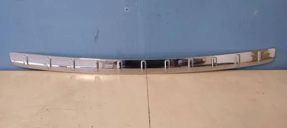 Rear bumper trim bar molding