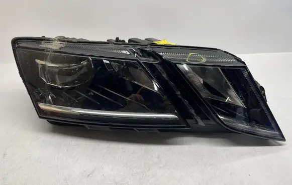Skoda Octavia Mk1 (1U) Headlight/headlamp 5E1941016D