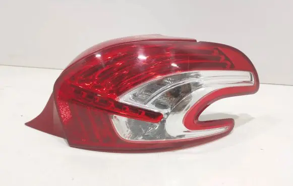 Peugeot 208 Rear/tail lights 9672628380