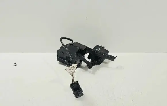 BMW 5 E39 Tailgate window lock/catch/latch 8238469