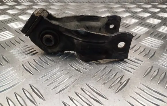 Citroen C4 I Engine mounting bracket 9682516380