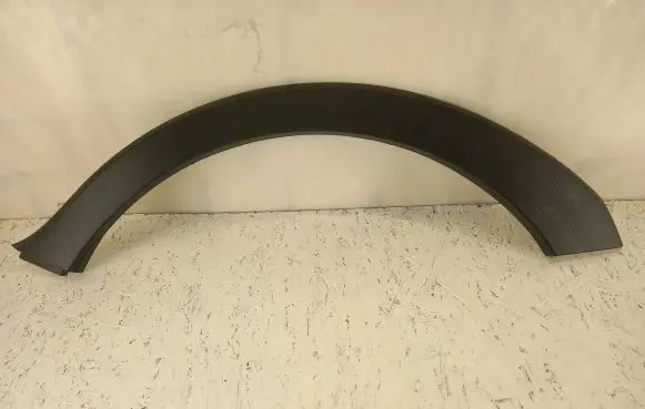 Fender trim (molding)
