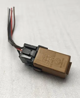 BMW 5 E60 E61 Window control relay 8384505 V23141B3001315